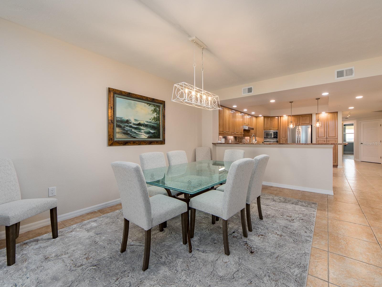 Image 14 of 57 For 1370 Gulf Boulevard 402