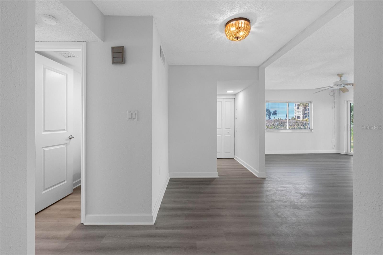 Image 5 of 40 For 1451 Gulf Boulevard 101