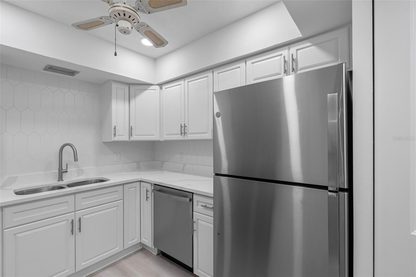 Image 6 of 40 For 1451 Gulf Boulevard 101