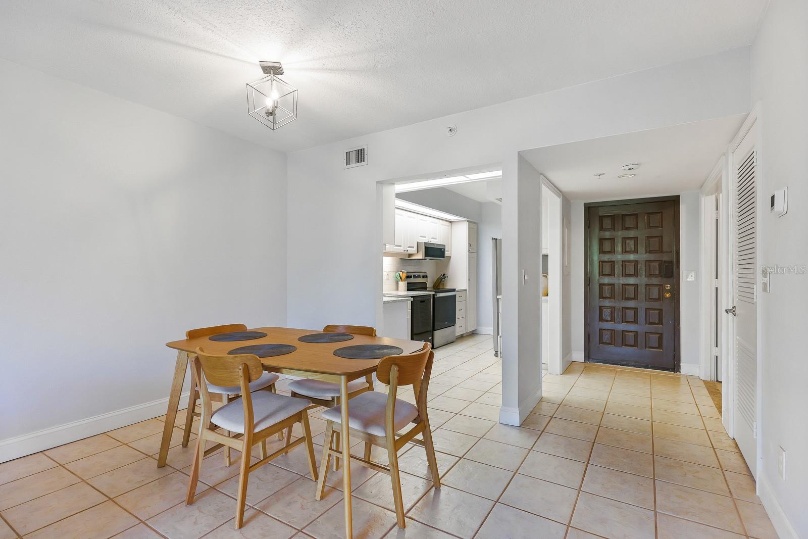 Image 10 of 33 For 1935 Gulf Of Mexico Drive G7-304