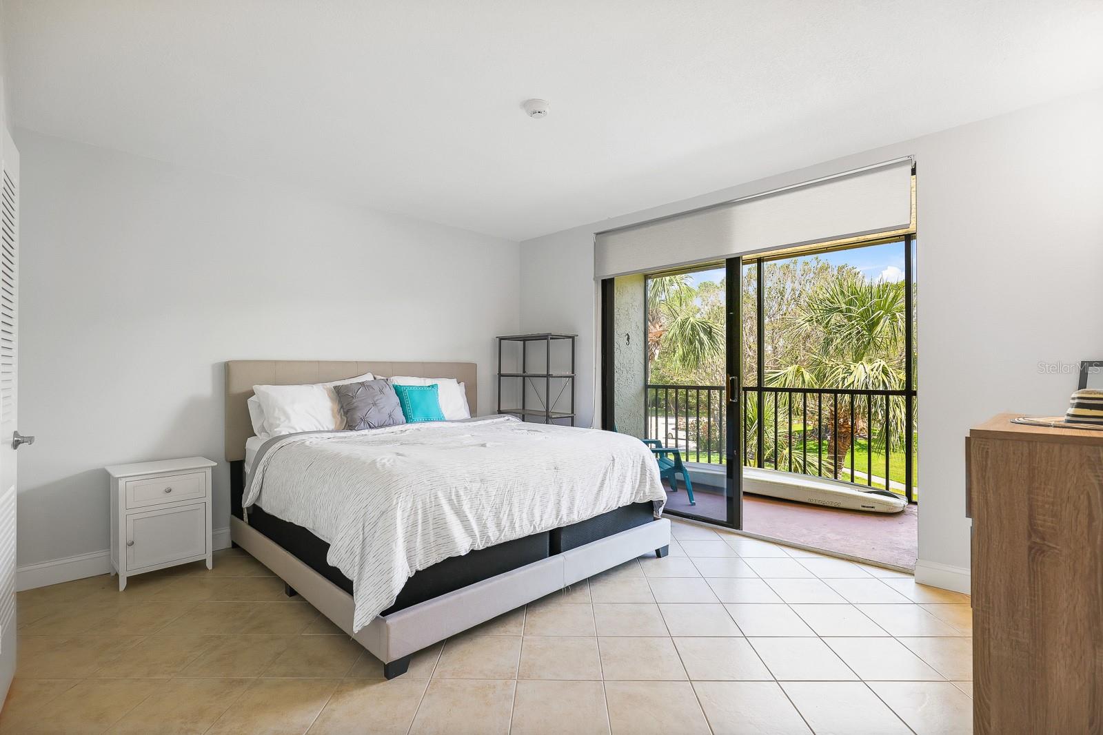 Image 12 of 33 For 1935 Gulf Of Mexico Drive G7-304