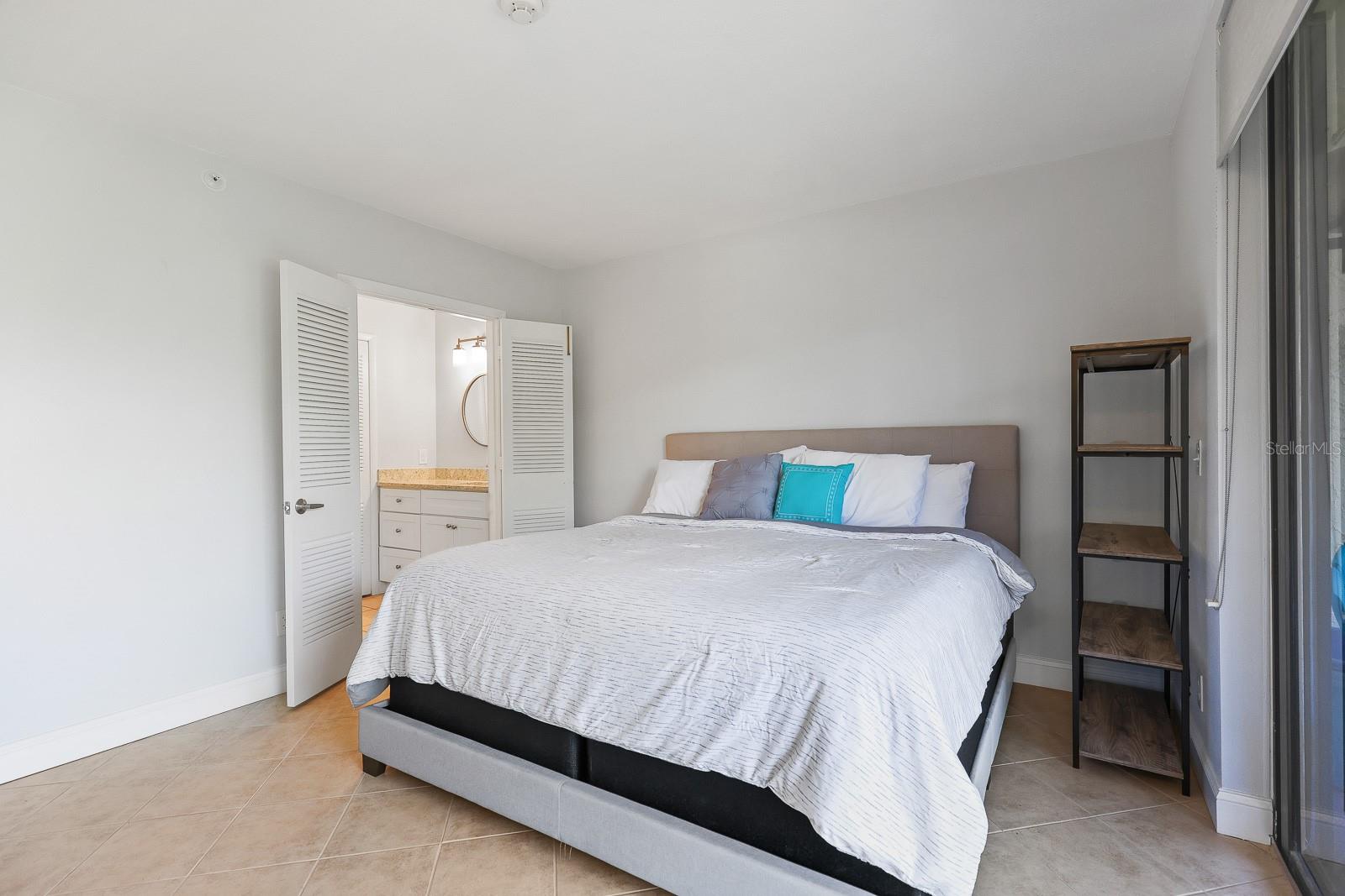 Image 13 of 33 For 1935 Gulf Of Mexico Drive G7-304