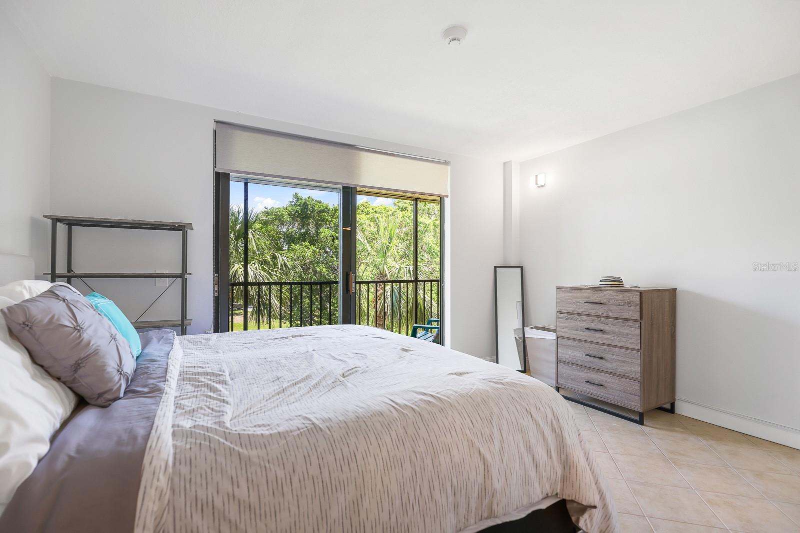 Image 14 of 33 For 1935 Gulf Of Mexico Drive G7-304