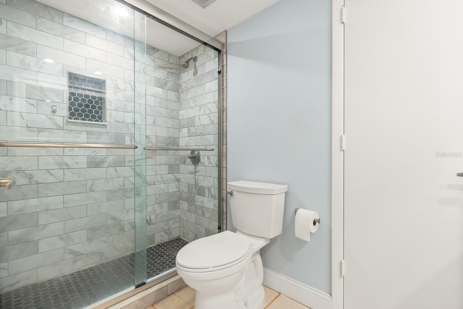 Image 18 of 33 For 1935 Gulf Of Mexico Drive G7-304