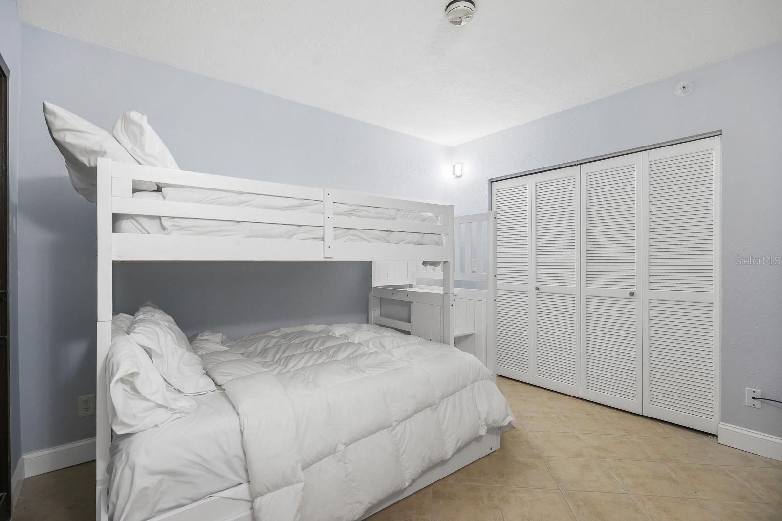 Image 19 of 33 For 1935 Gulf Of Mexico Drive G7-304