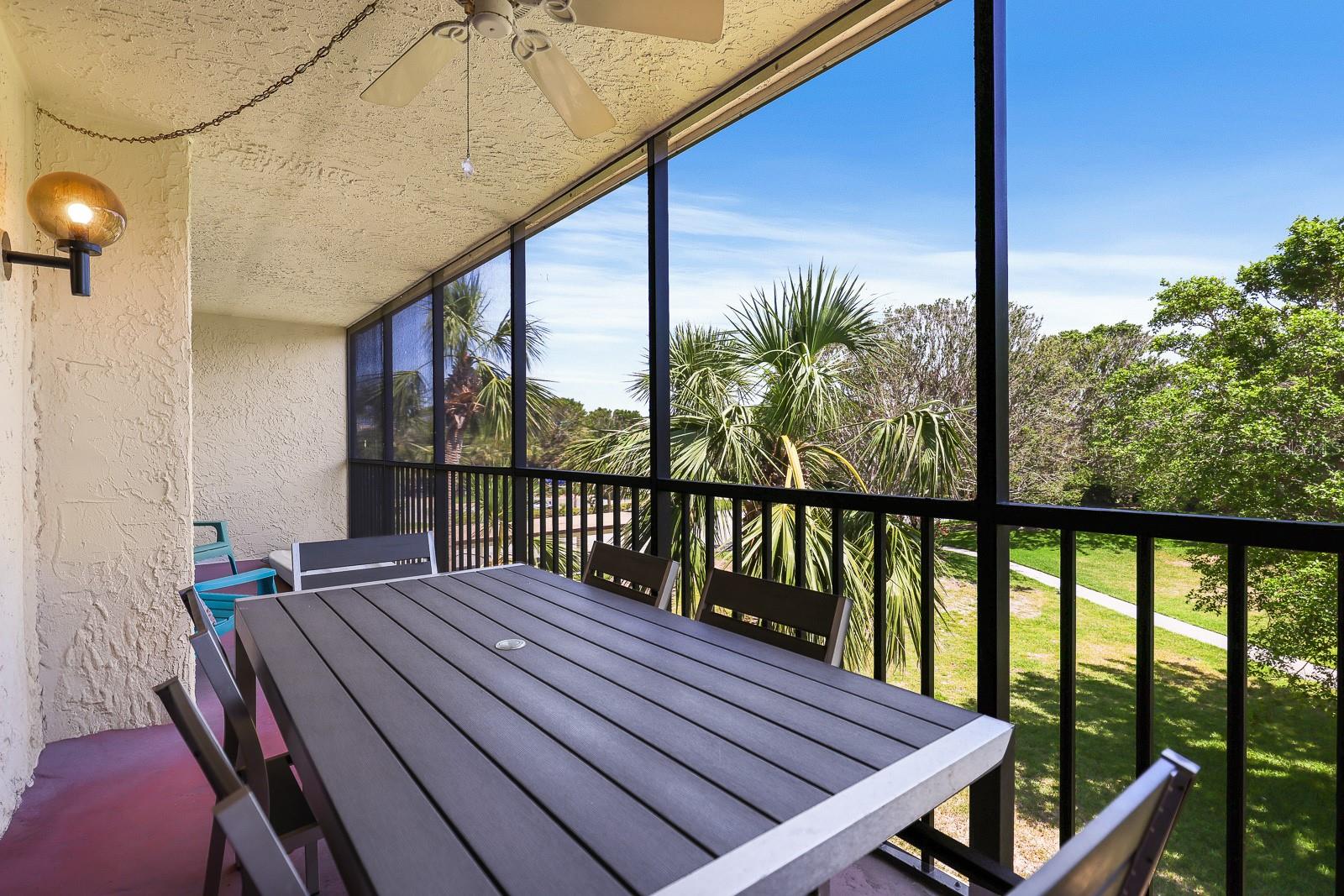 Image 21 of 33 For 1935 Gulf Of Mexico Drive G7-304