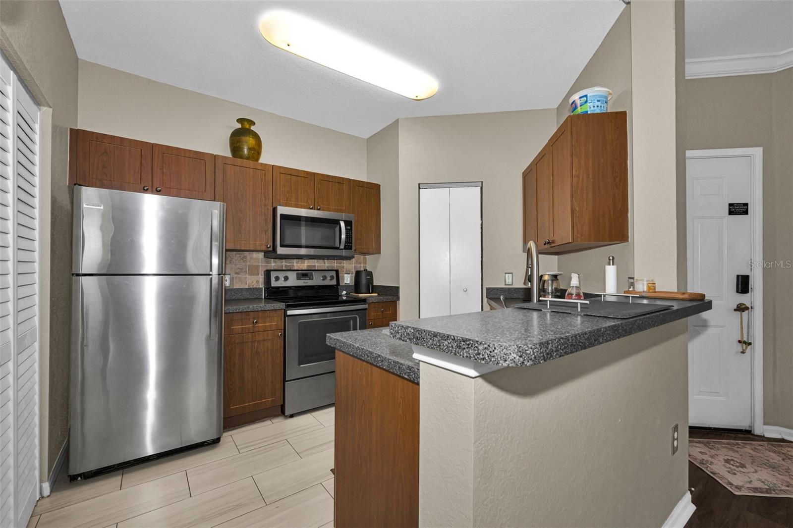 Image 11 of 54 For 2141 Portofino Place 28-281