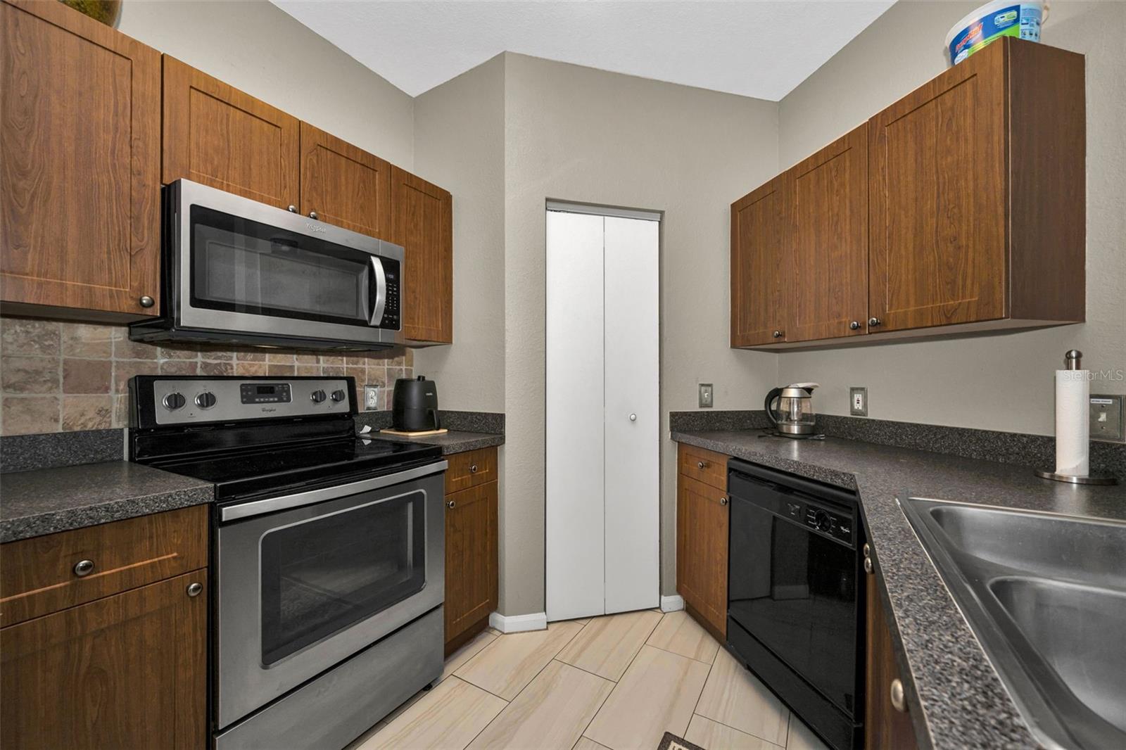 Image 13 of 54 For 2141 Portofino Place 28-281