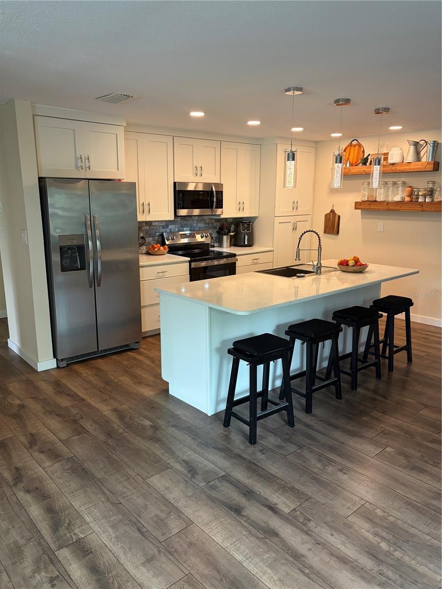 Listing photo id 8 for 8914 Memorial Highway