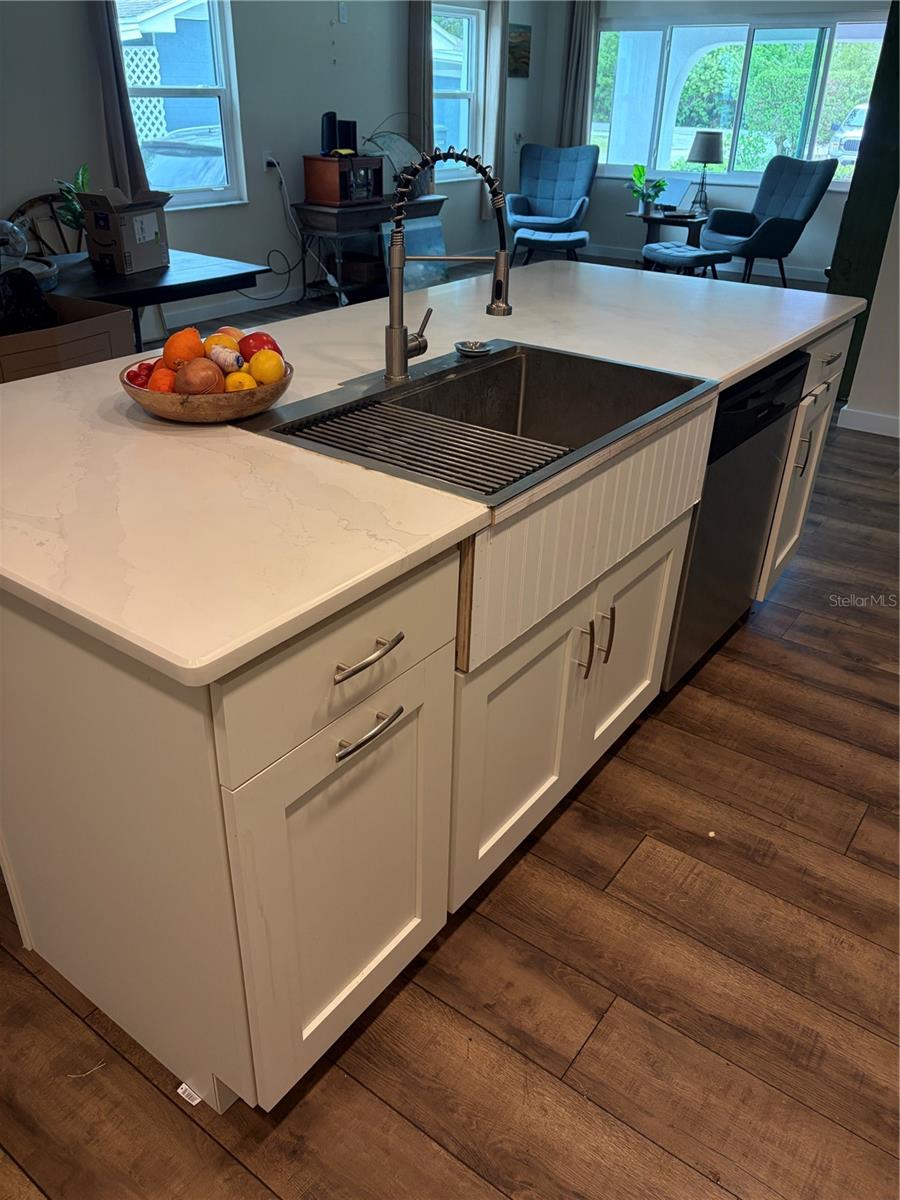 Listing photo id 11 for 8914 Memorial Highway