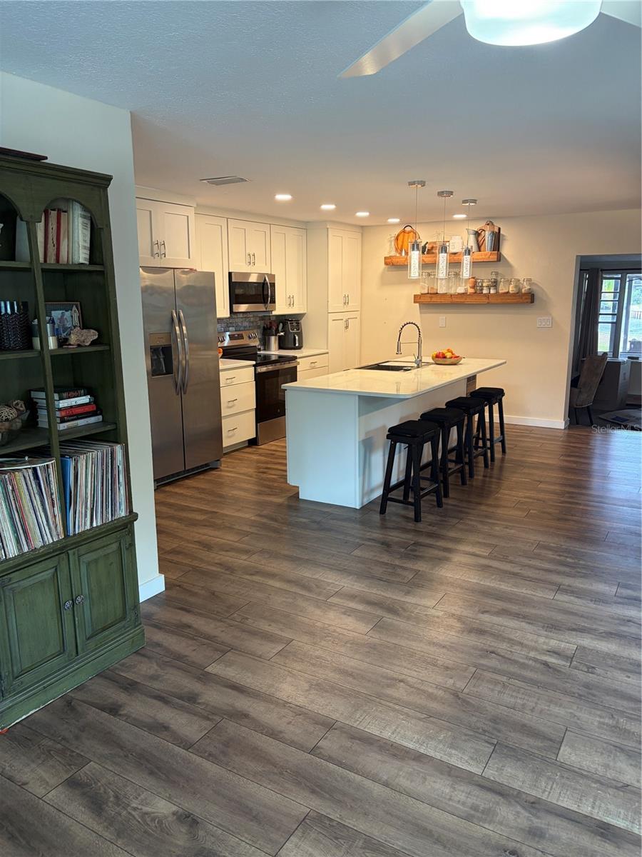 Listing photo id 12 for 8914 Memorial Highway