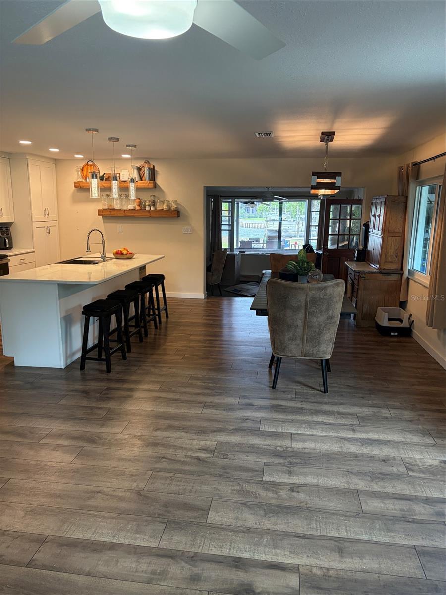 Listing photo id 13 for 8914 Memorial Highway