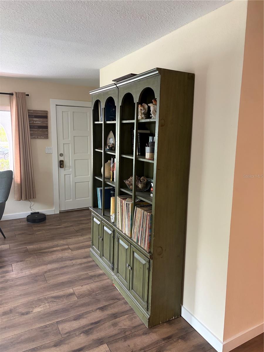 Listing photo id 14 for 8914 Memorial Highway