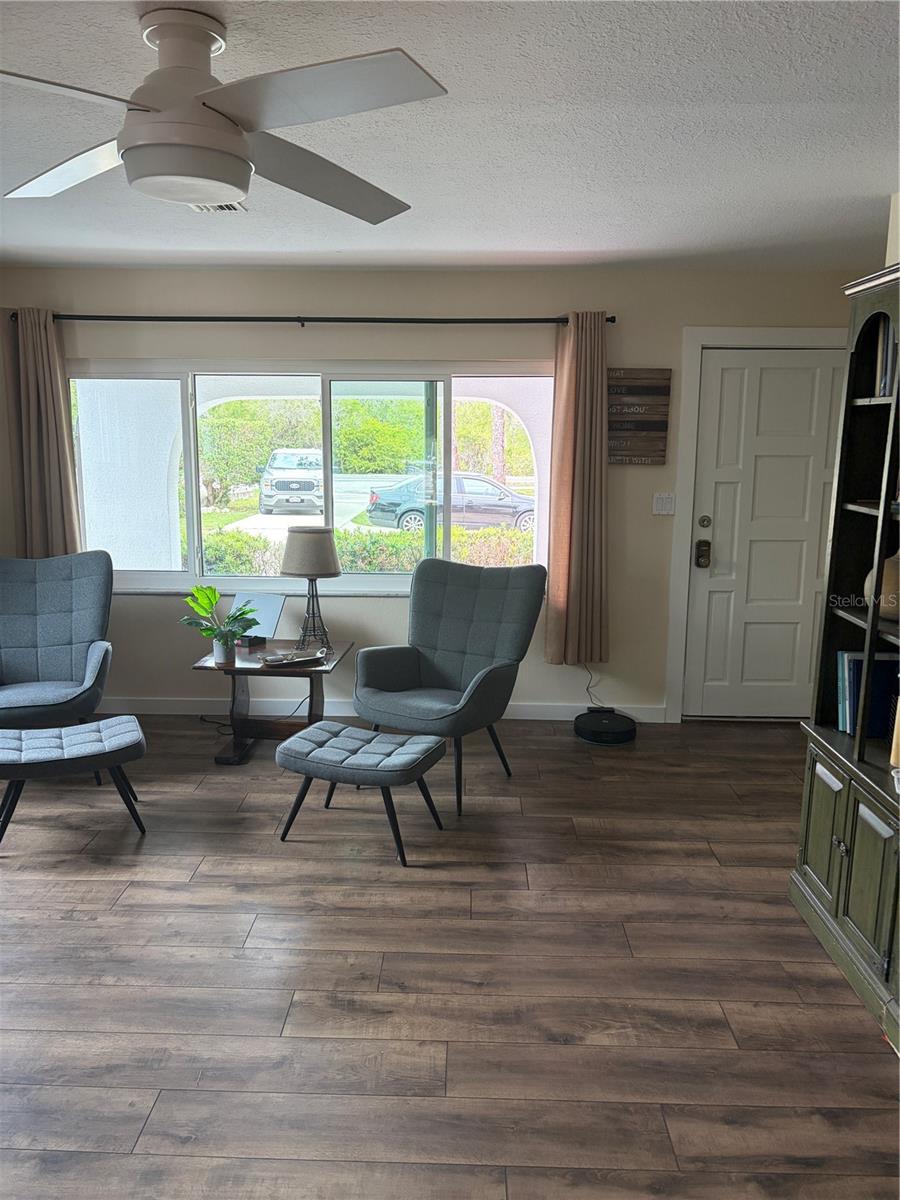 Listing photo id 15 for 8914 Memorial Highway