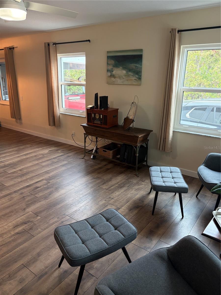 Listing photo id 17 for 8914 Memorial Highway