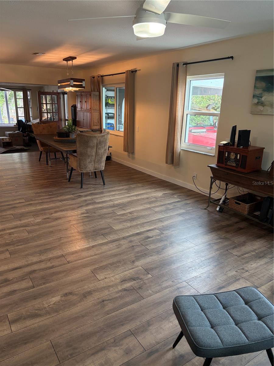 Listing photo id 18 for 8914 Memorial Highway