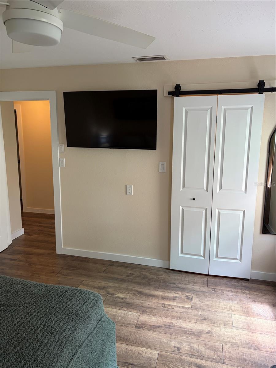 Listing photo id 21 for 8914 Memorial Highway