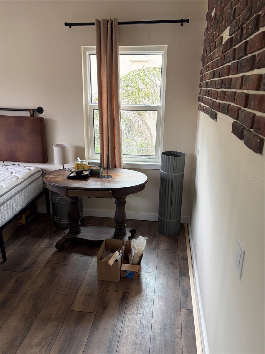 Listing photo id 25 for 8914 Memorial Highway