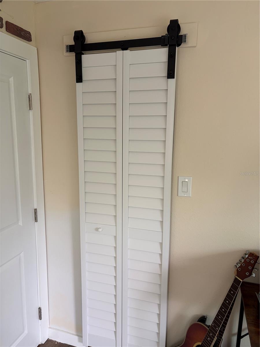 Listing photo id 26 for 8914 Memorial Highway