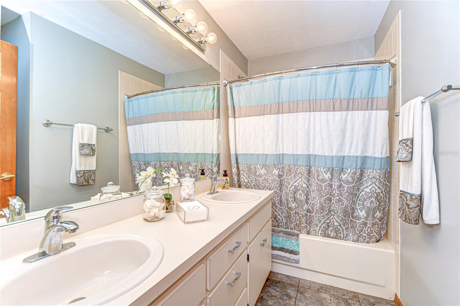 Image 23 of 38 For 709 Sportsman Park Drive