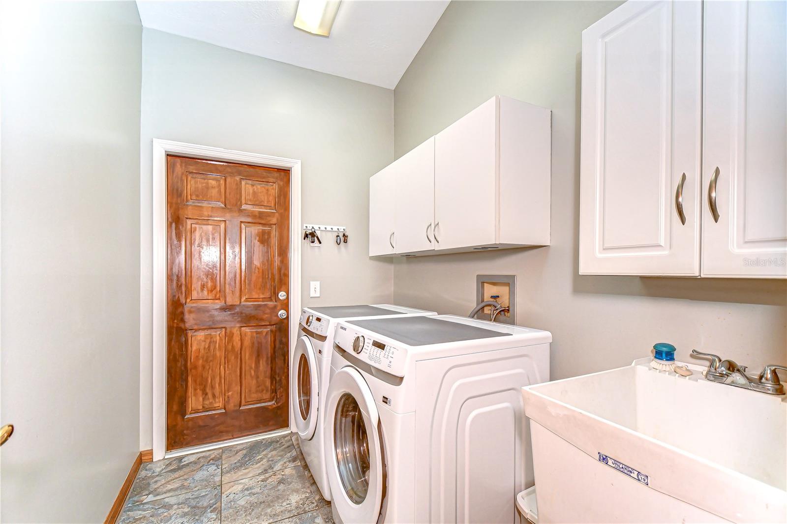 Image 27 of 38 For 709 Sportsman Park Drive