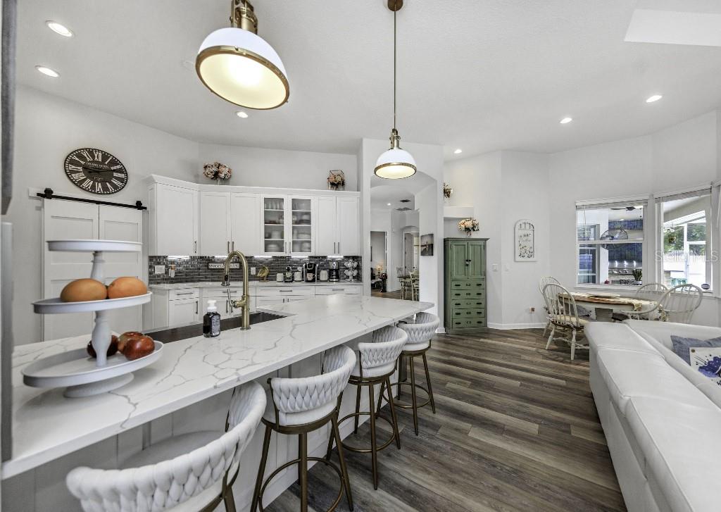 Image 17 of 50 For 15104 Elmcrest Street