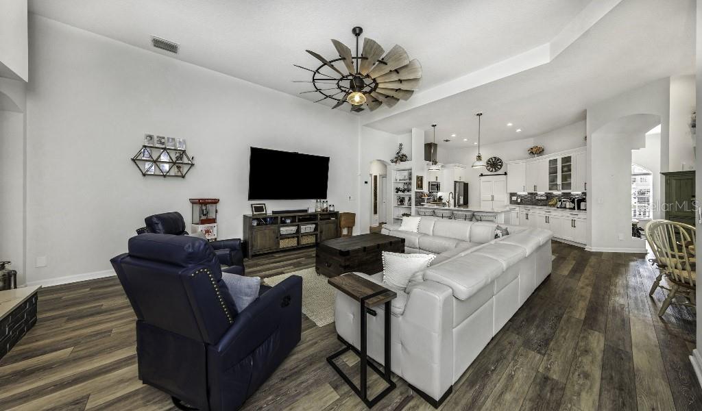 Image 22 of 50 For 15104 Elmcrest Street