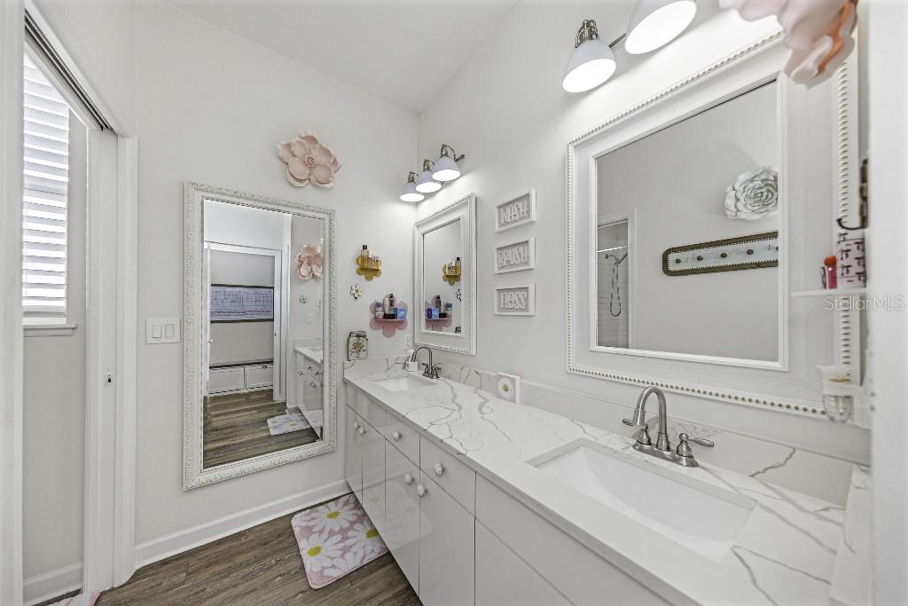 Image 24 of 50 For 15104 Elmcrest Street