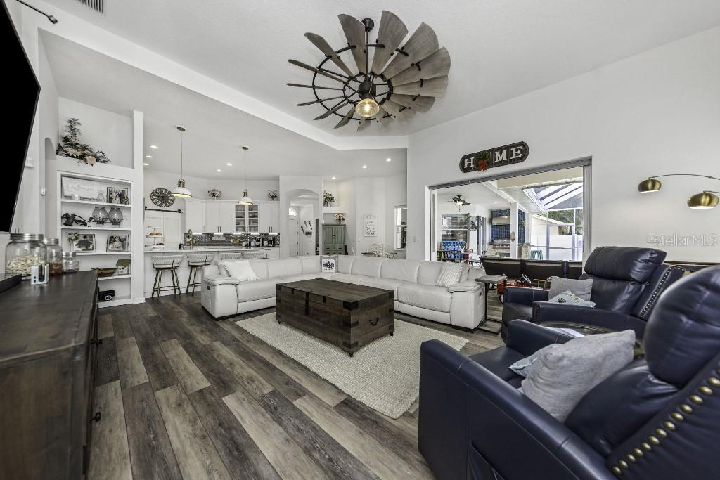 Image 3 of 50 For 15104 Elmcrest Street