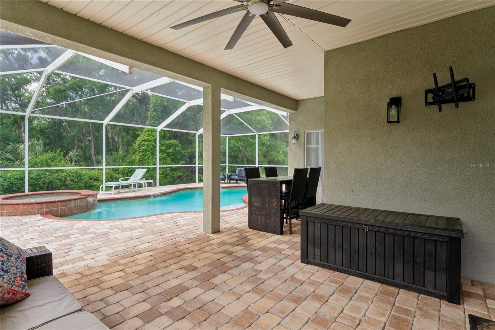 Listing photo id 11 for 9317 Mandrake Court