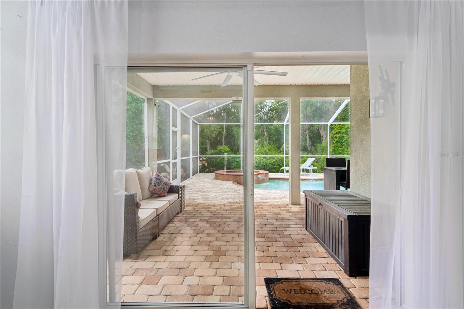 Listing photo id 1 for 9317 Mandrake Court