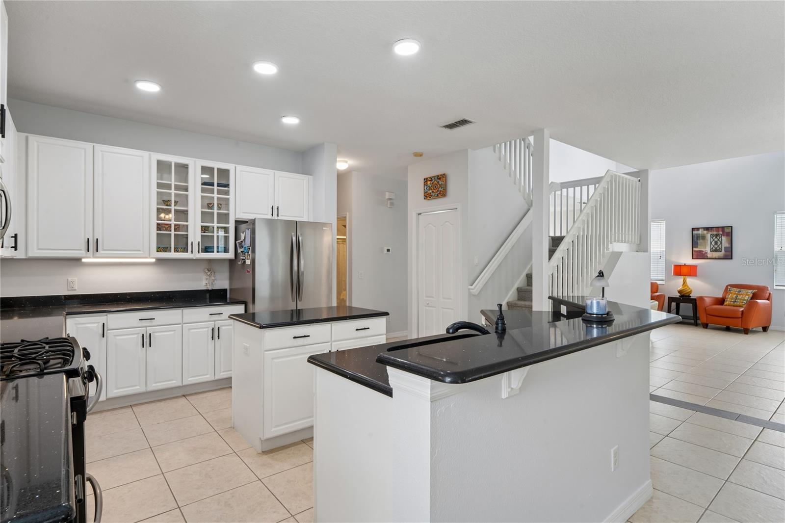 Listing photo id 3 for 9317 Mandrake Court