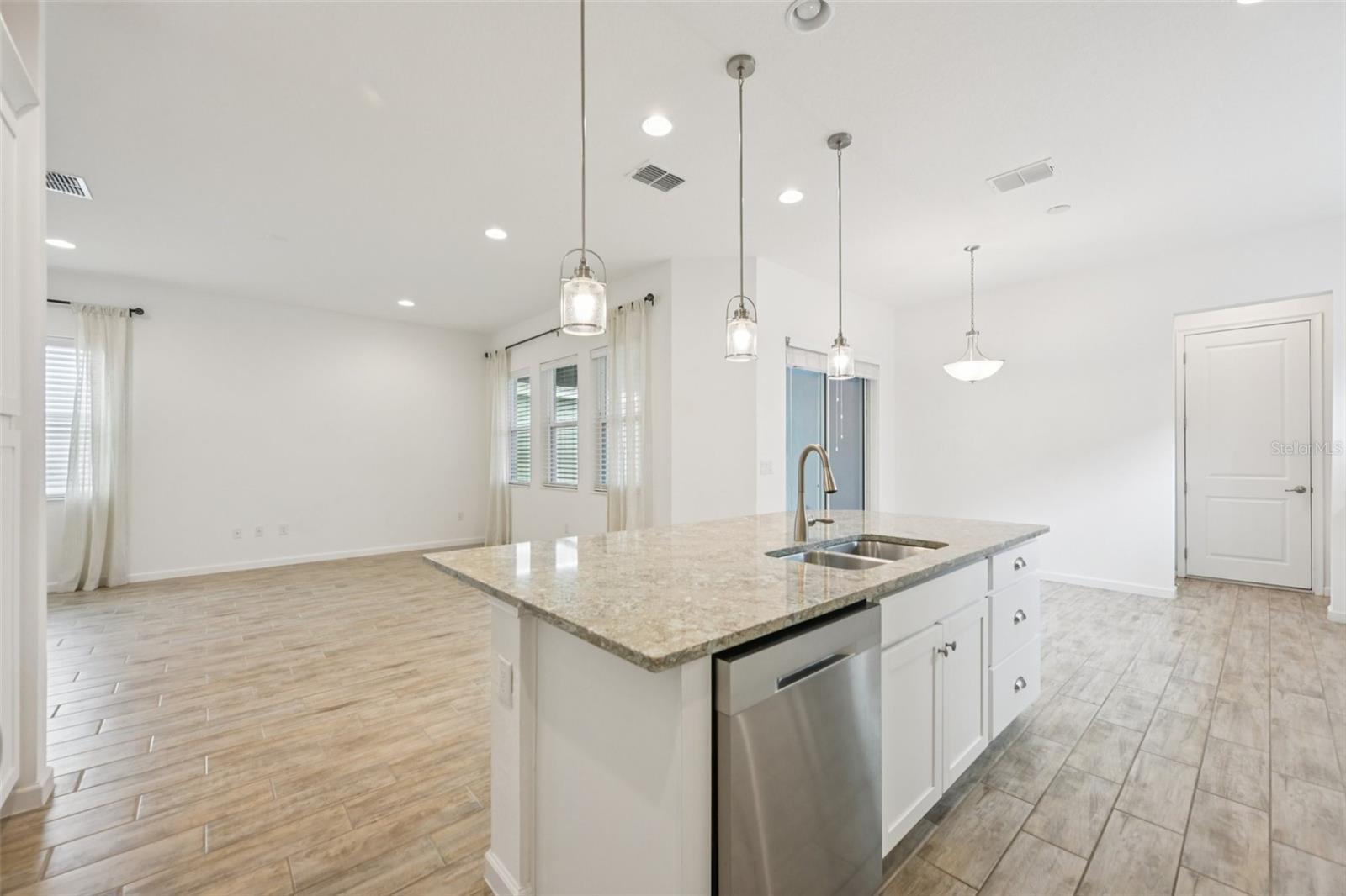 Image 10 of 57 For 806 Winterside Drive