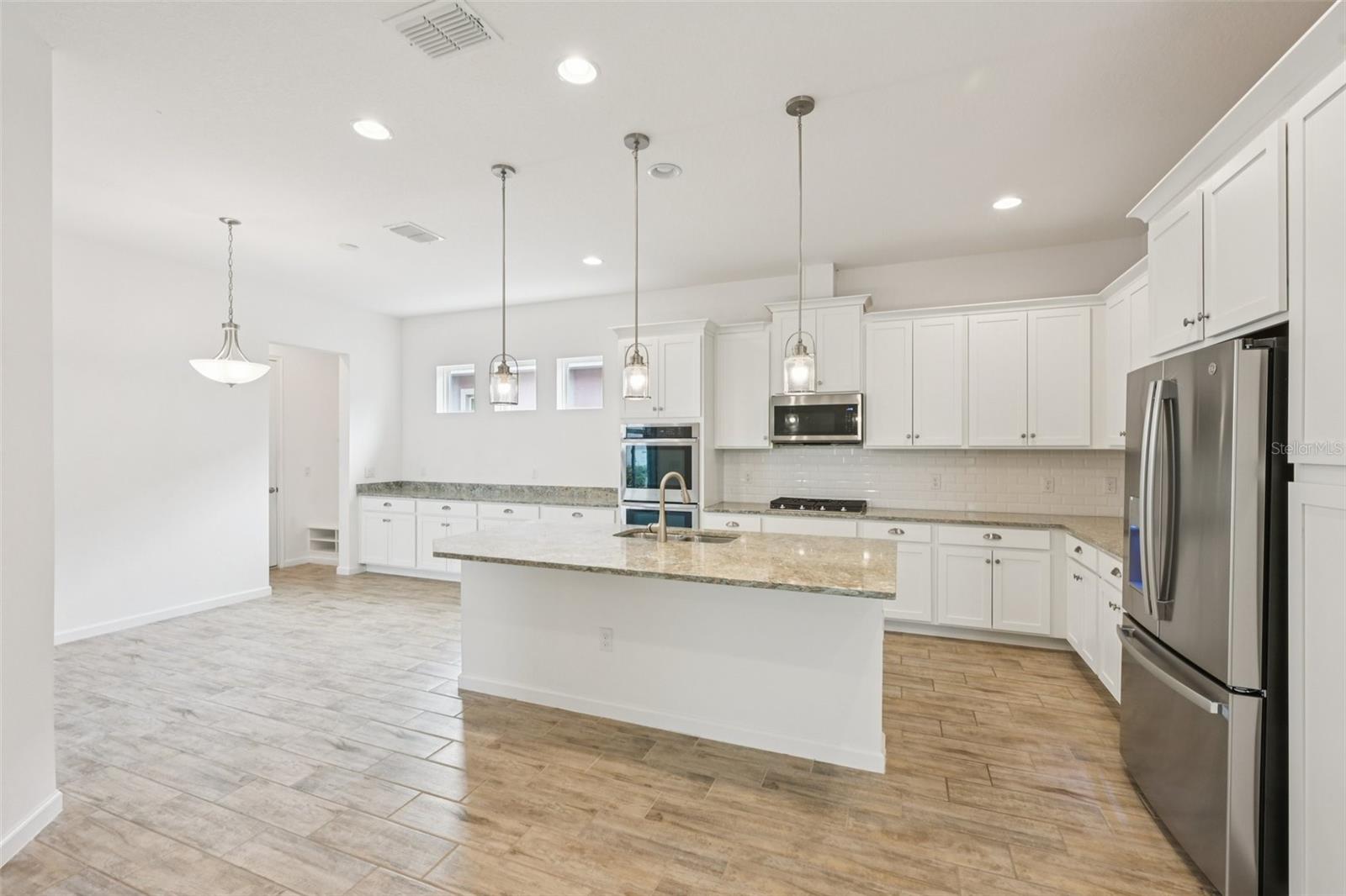 Image 11 of 57 For 806 Winterside Drive