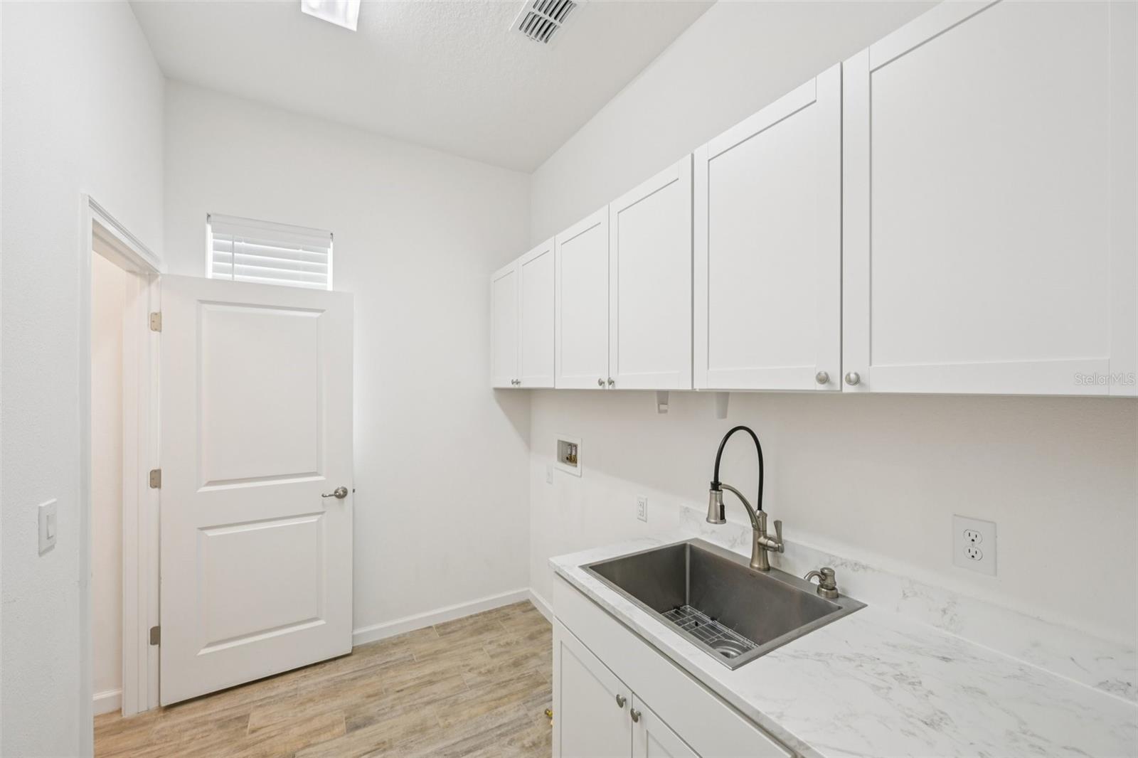 Image 12 of 57 For 806 Winterside Drive