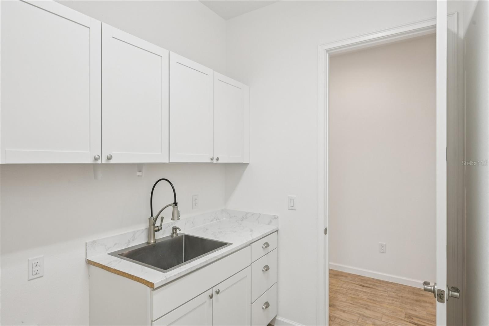 Image 13 of 57 For 806 Winterside Drive