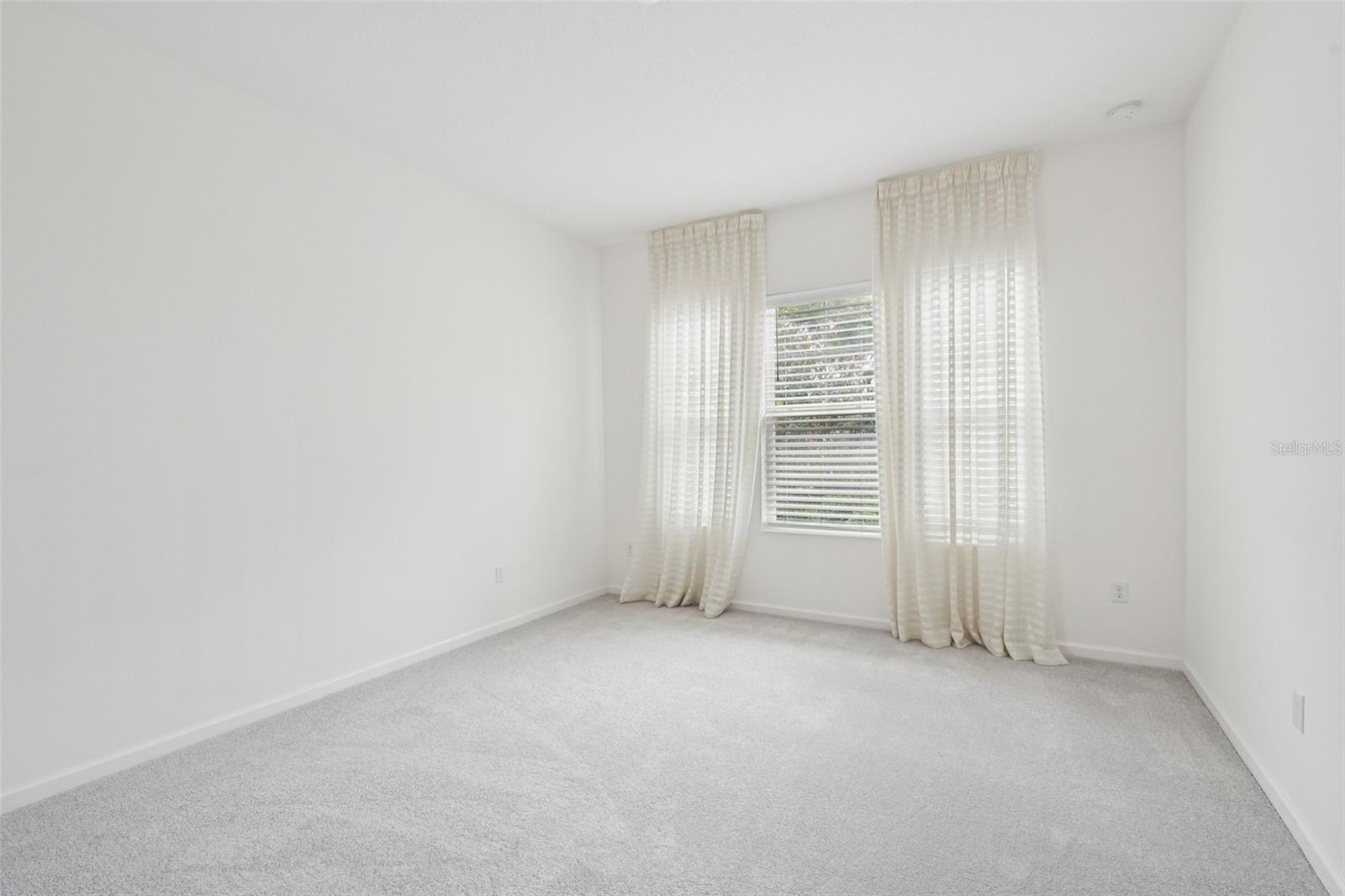 Image 16 of 57 For 806 Winterside Drive