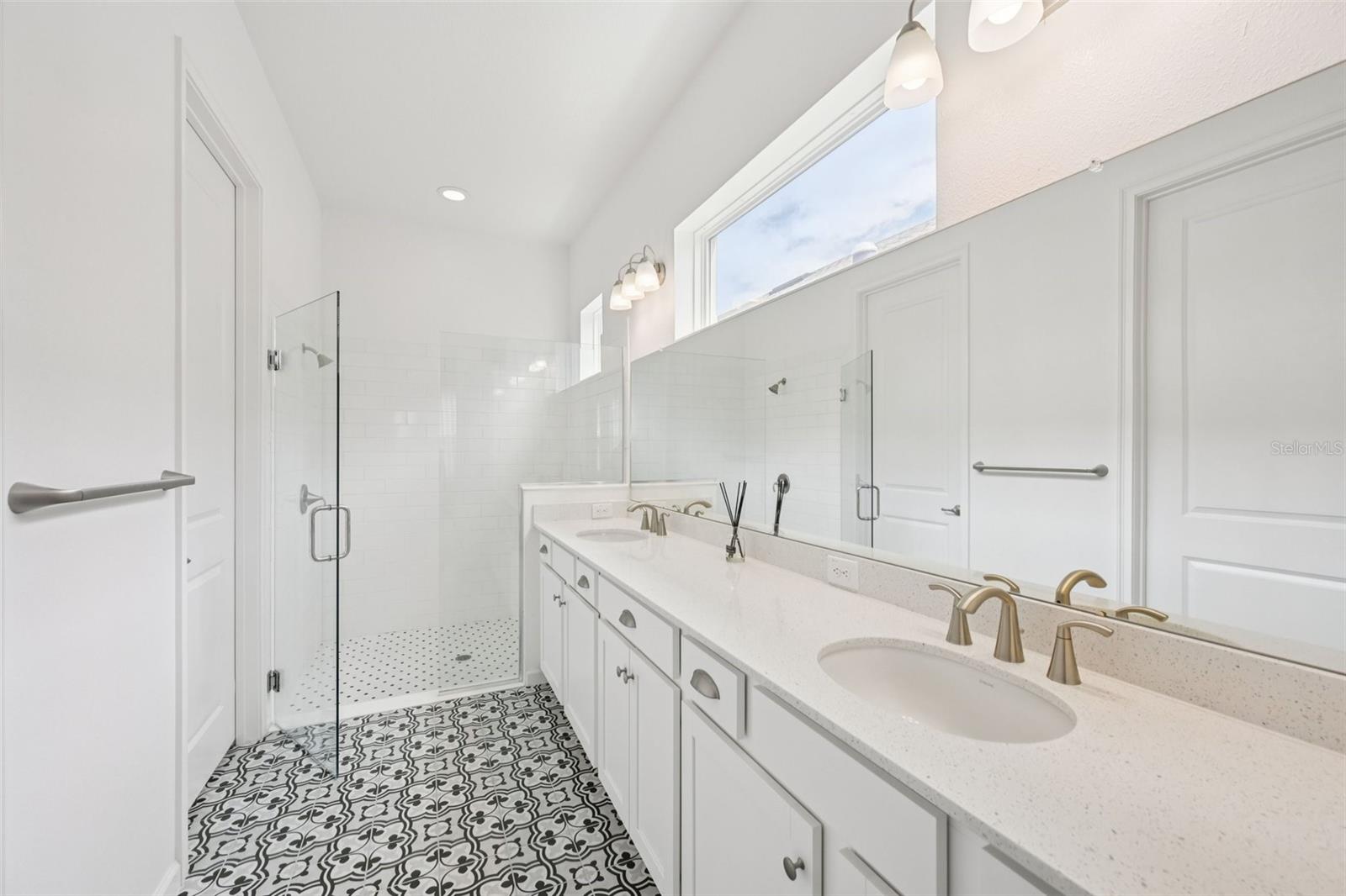 Image 17 of 57 For 806 Winterside Drive