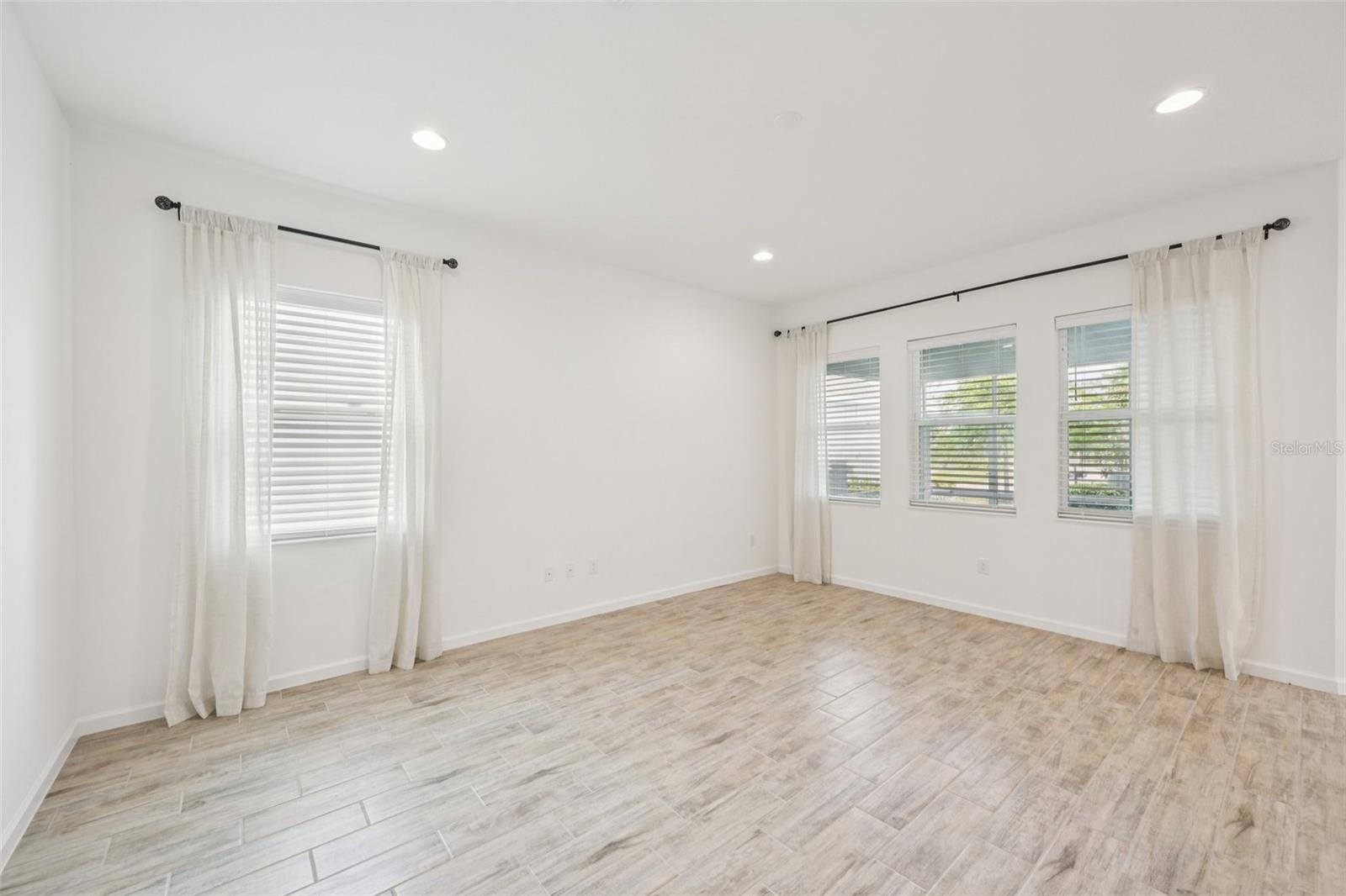 Image 3 of 57 For 806 Winterside Drive