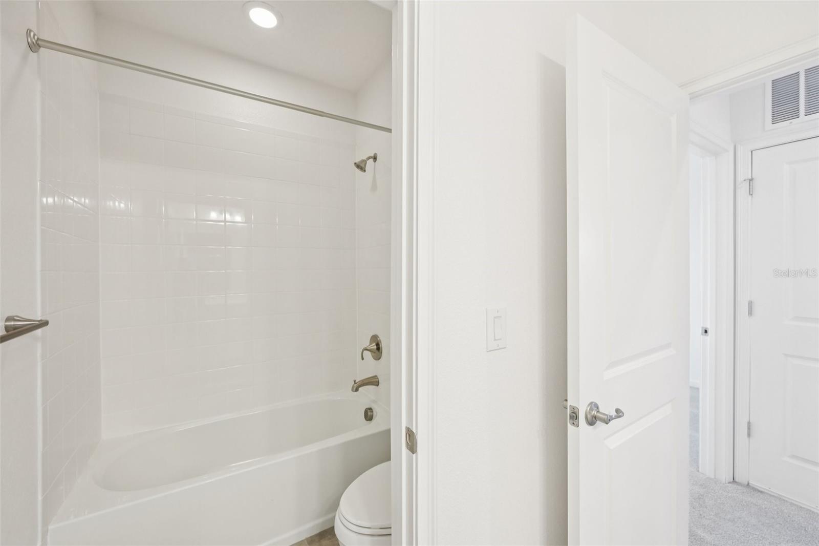 Image 32 of 57 For 806 Winterside Drive