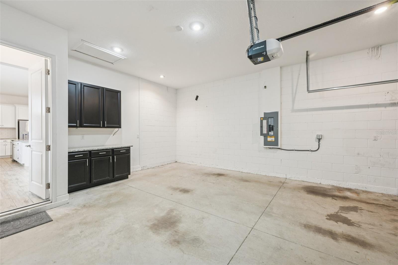 Image 33 of 57 For 806 Winterside Drive