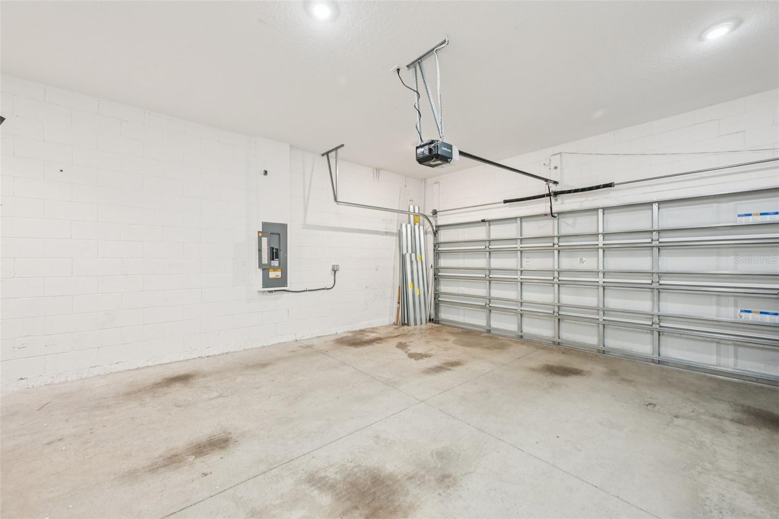 Image 34 of 57 For 806 Winterside Drive