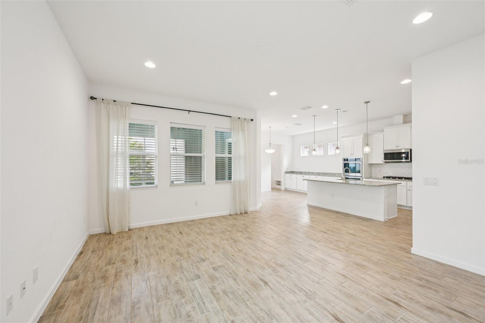 Image 4 of 57 For 806 Winterside Drive