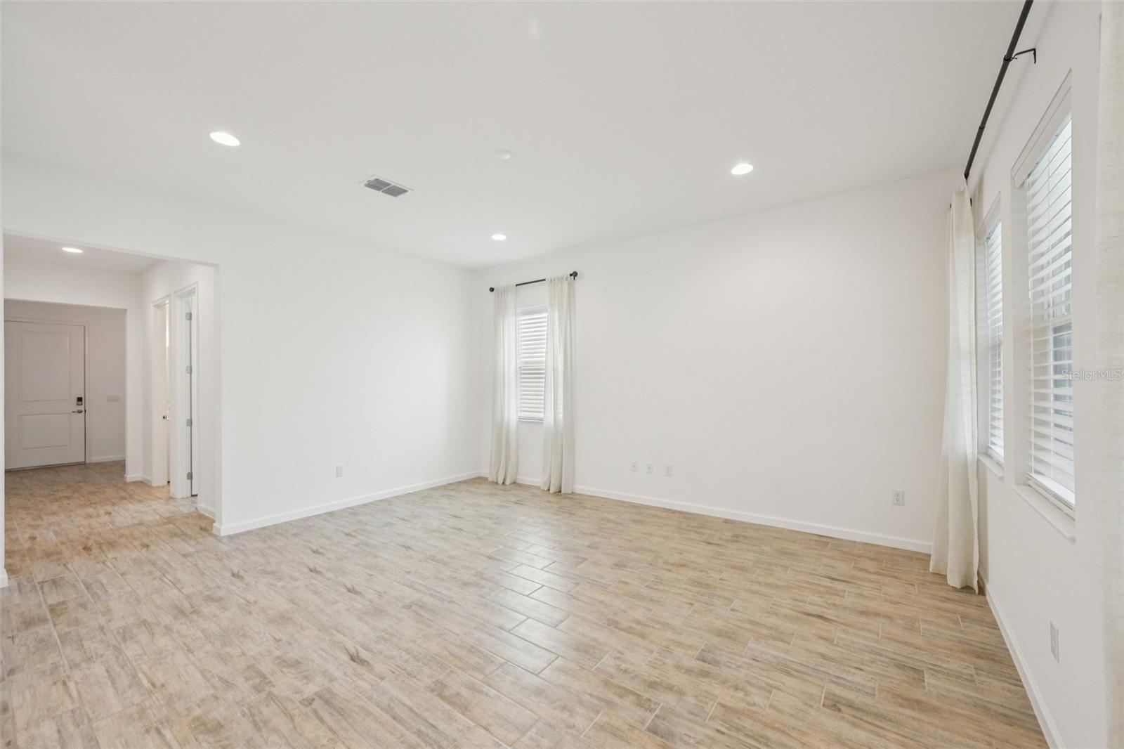 Image 5 of 57 For 806 Winterside Drive