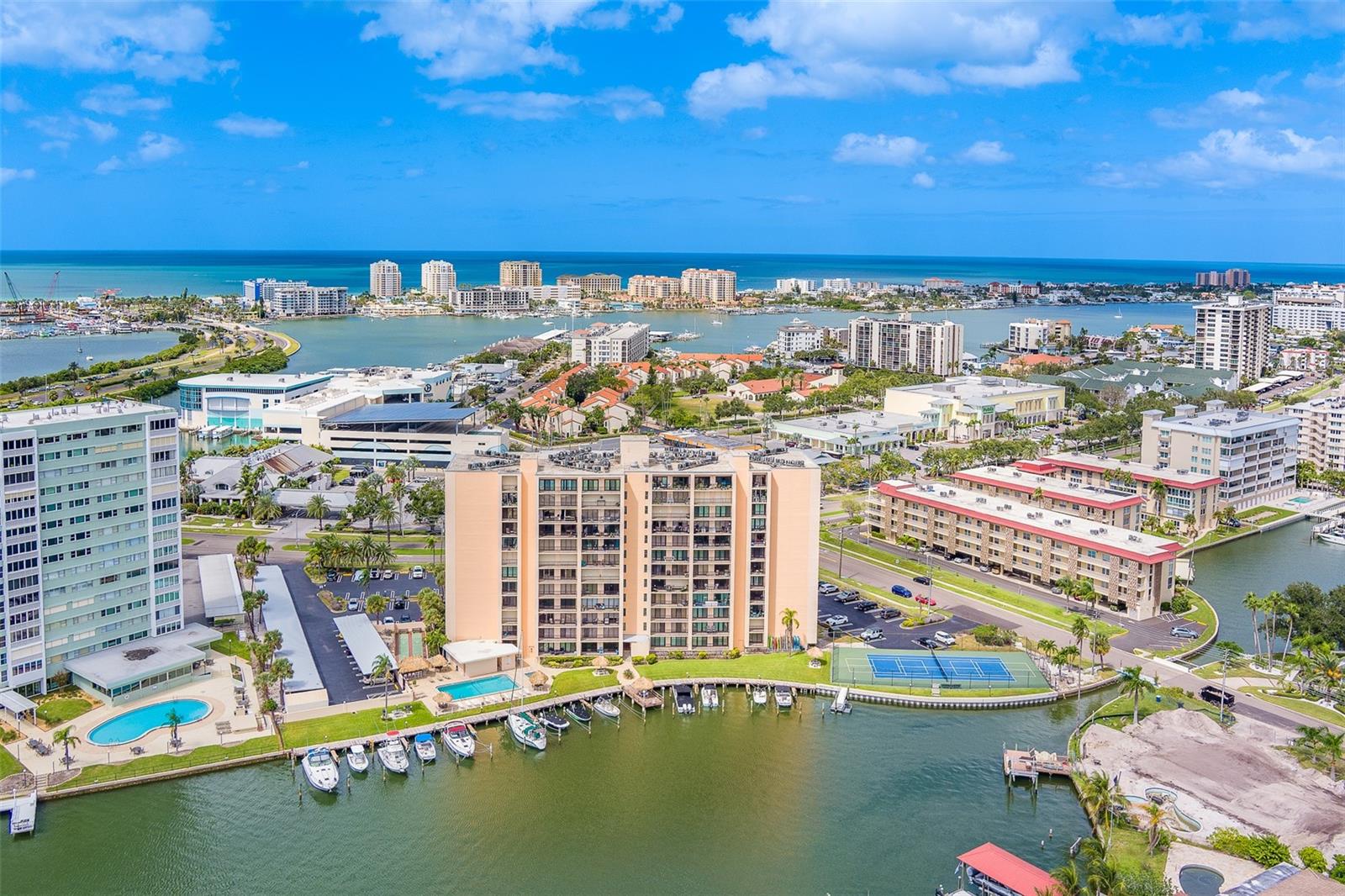 Image 10 of 78 For 51 Island Way 101