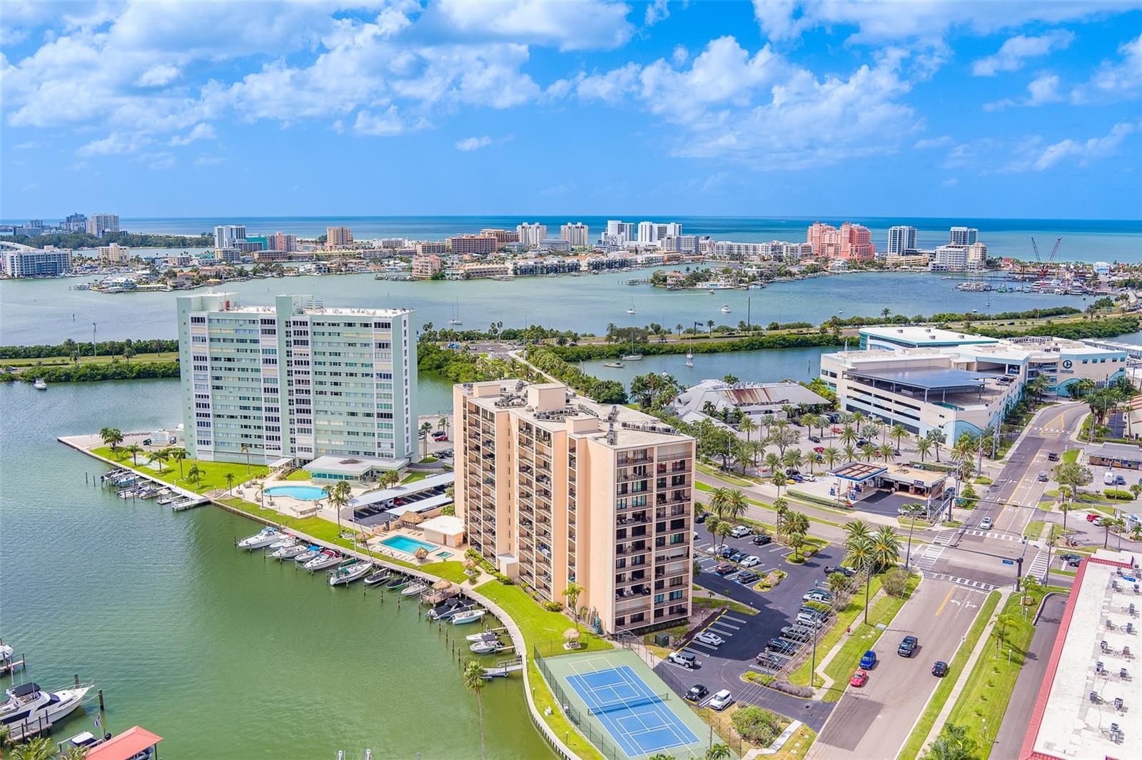 Image 12 of 78 For 51 Island Way 101