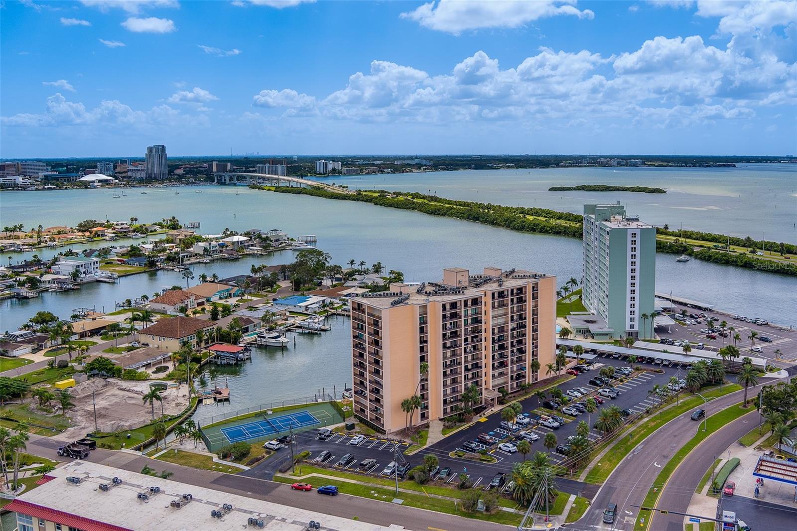 Image 16 of 78 For 51 Island Way 101