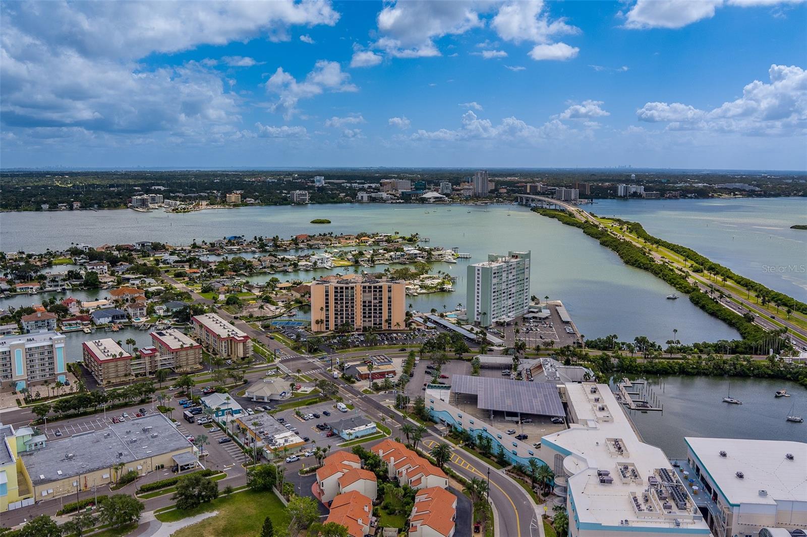 Image 18 of 78 For 51 Island Way 101