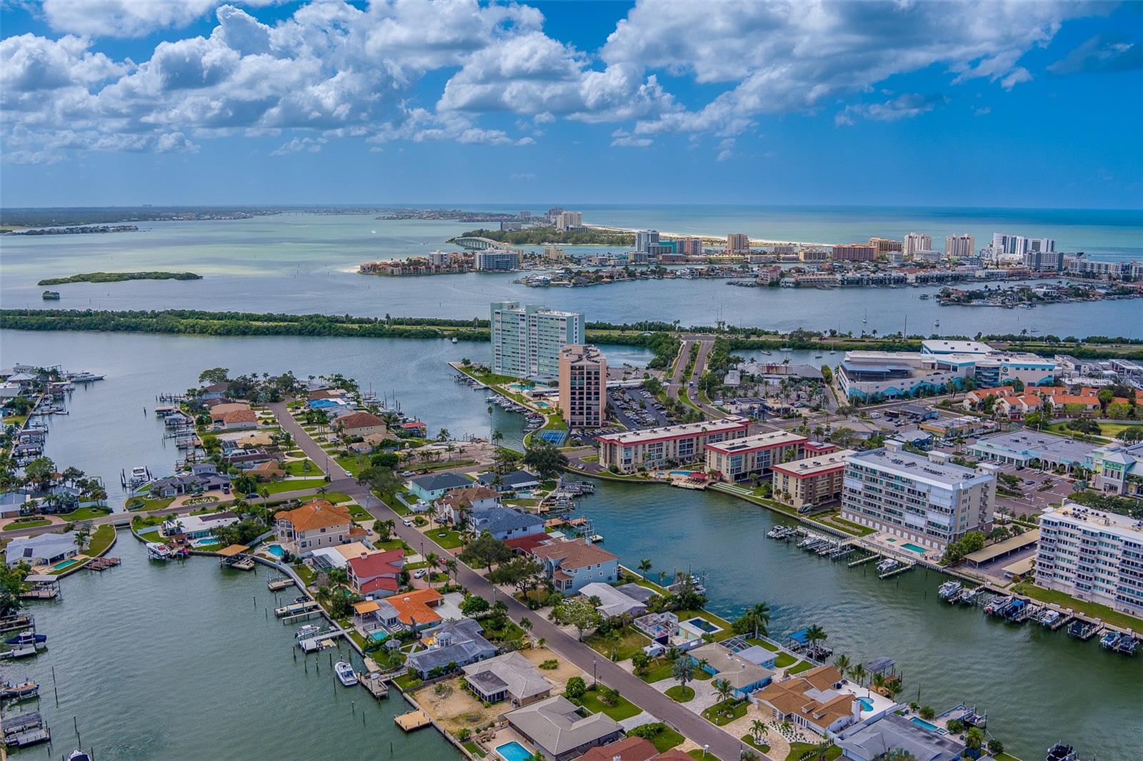 Image 24 of 78 For 51 Island Way 101