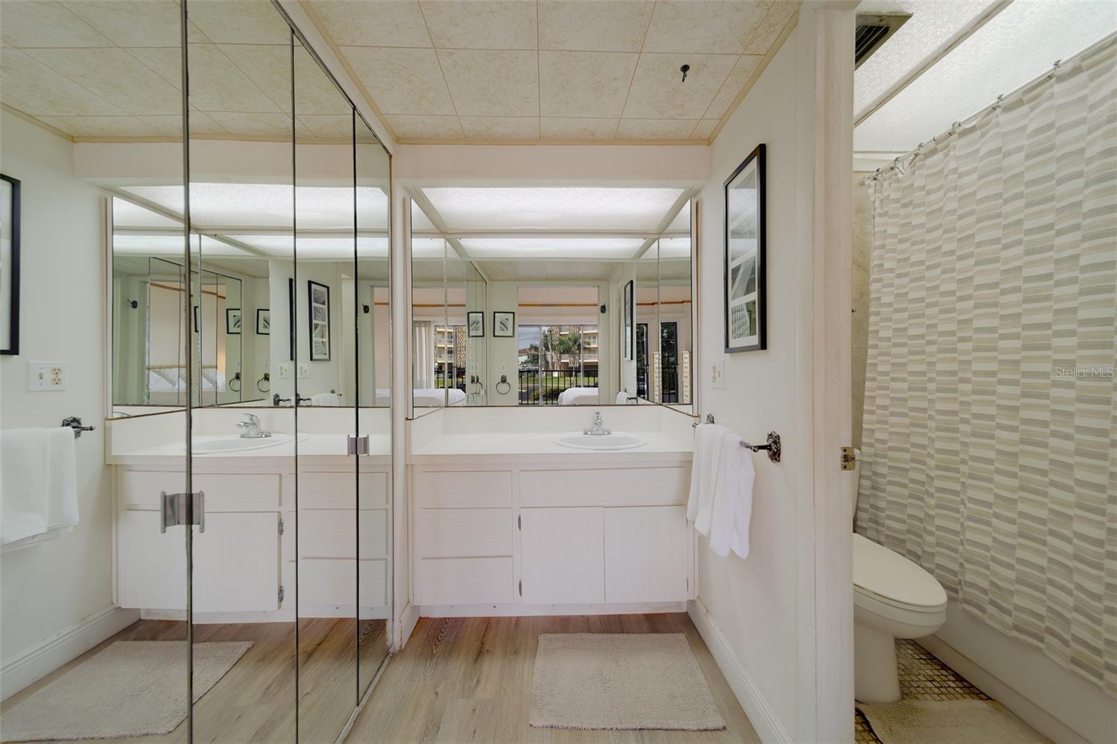 Image 33 of 78 For 51 Island Way 101